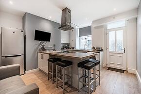 Modern Affordable Home - Contractors Leisure