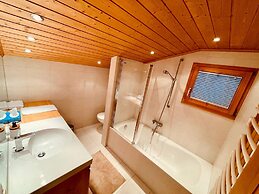 Modern 3 Br Duplex With Huge Panoramic Alps Views