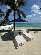 4 Bedroom Cable Beach Condo With Balcony