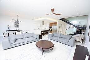4 Bedroom Cable Beach Condo With Balcony