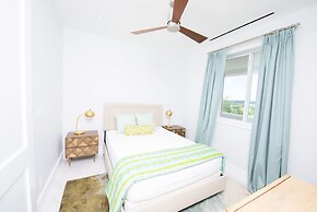 4 Bedroom Cable Beach Condo With Balcony