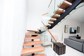 4 Bedroom Cable Beach Condo With Balcony