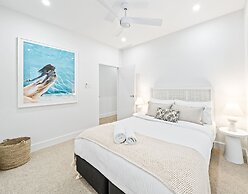Peach Apartment at Palm View Collective