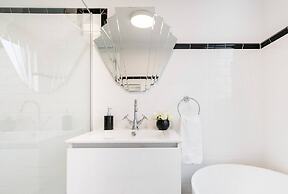 Renovated Retro Apartment Near Harbour Front Walks