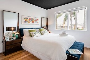 Renovated Retro Apartment Near Harbour Front Walks