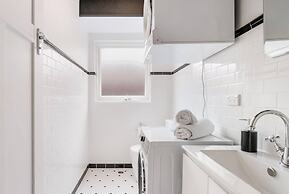 Renovated Retro Apartment Near Harbour Front Walks