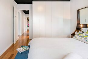 Renovated Retro Apartment Near Harbour Front Walks