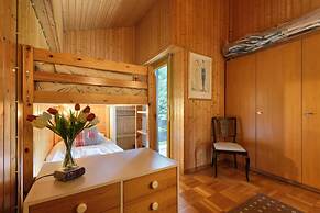 Centrally Placed ski in out Apartment Next to Lift
