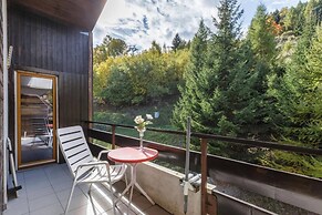 Centrally Placed ski in out Apartment Next to Lift