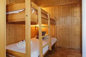 Centrally Placed ski in out Apartment Next to Lift