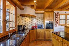 Luxury 10 pax Chalet With Incredible Views Garage