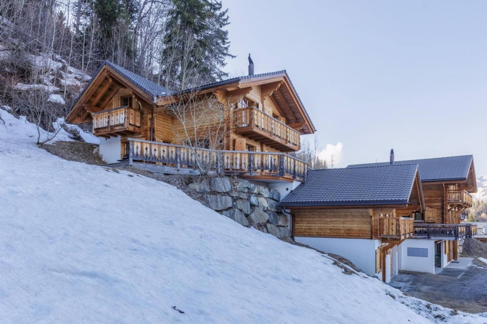 Luxury 10 pax Chalet With Incredible Views Garage