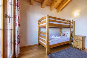 Luxury 10 pax Chalet With Incredible Views Garage