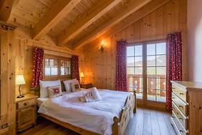 Luxury 10 pax Chalet With Incredible Views Garage