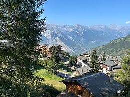 6 Person ski in out Apartment Great Views Garage