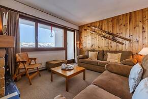 6 Person ski in out Apartment Great Views Garage