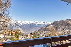 6 Person ski in out Apartment Great Views Garage