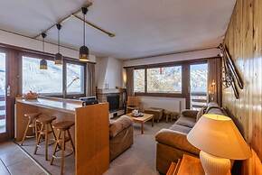 6 Person ski in out Apartment Great Views Garage