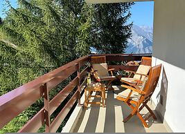 6 Person ski in out Apartment Great Views Garage