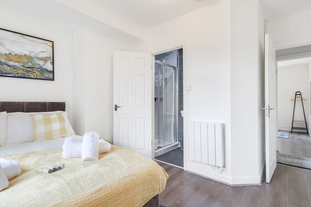 Charming 2 Bed-ensuites Fast Wi-fi