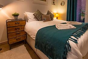 Walpole Bay 2 bed Stunning Garden Apt By Adliv