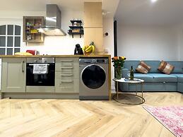 Modern Margate Maisonette Close to Beach by Adliv