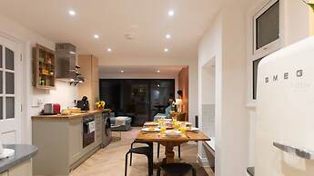 Modern Margate Maisonette Close to Beach by Adliv