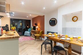 Modern Margate Maisonette Close to Beach by Adliv