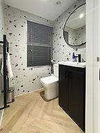 Modern Margate Maisonette Close to Beach by Adliv