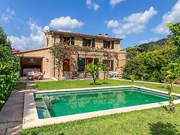 Beautiful Mallorcan Villa With Pool in Soller
