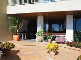 Cozy Flat Over the Beach