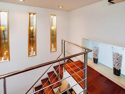 Victoria City Center 1 Downtown Luxury Duplex