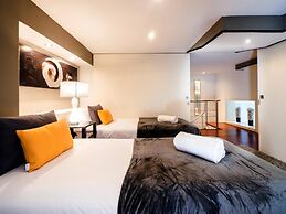 Victoria City Center 1 Downtown Luxury Duplex