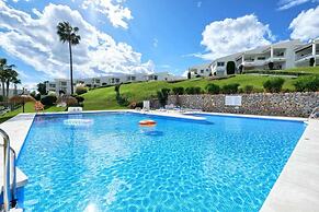 Azahara1 Beautiful Apartment Frontline Golf