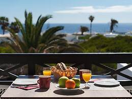 Apt 28 Famara