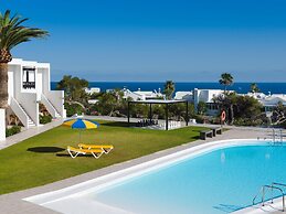 Apt 28 Famara