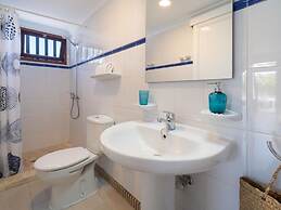 Apt 28 Famara