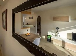 Beachfront Sunny Apartment Sea Mountain View