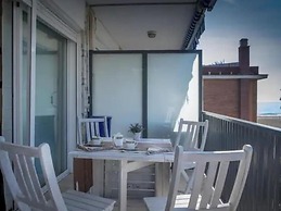 Beachfront Sunny Apartment Sea Mountain View
