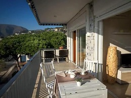 Beachfront Sunny Apartment Sea Mountain View