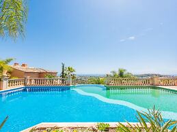 Los Belvederes a Spacious and Luxury Apartment