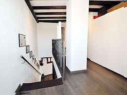 Apartment Duplex Can Roses