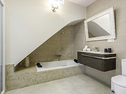 Sitges Centre Mediterranean House 5 Bedroom