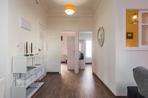 Luminous Flat in Great Location