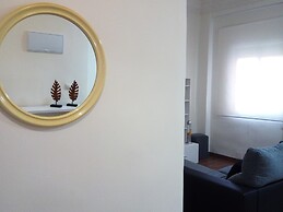 Luminous Flat in Great Location