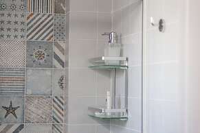 Luminous Flat in Great Location