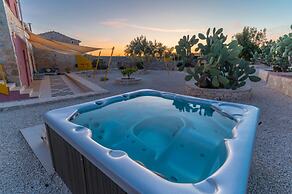 Casa Farlisa Ancient Baglio With Pool and Jacuzzi