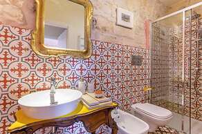 Casa Farlisa Ancient Baglio With Pool and Jacuzzi