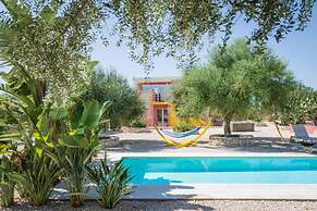 Casa Farlisa Ancient Baglio With Pool and Jacuzzi