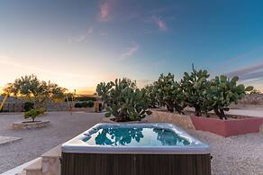 Casa Farlisa Ancient Baglio With Pool and Jacuzzi